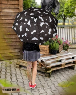 Schwarzer Regenschirm Mit Fledermäusen Als Motiv 9 Schwarzer Regenschirm Mit Fledermäusen Als Motiv -Halloween Kostüme Rabatte gothic regenschirm mit fledermaus motiv gothic umbrella with bats motiv gothic modeaccessoire 54835 04