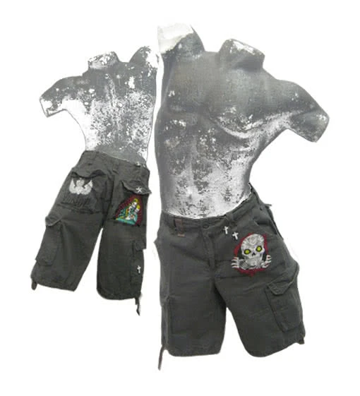 Grinsender Totenkopf Shorts