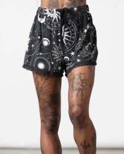 Cosmos Shorts KILLSTAR 9 Cosmos Shorts KILLSTAR -Halloween Kostüme Rabatte killstar cosmos shorts astro print sonne mond sterne shorts gothic shorts gothic accessoires und geschenkideen killstar cosmos shorts 53518 4