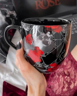 Haunted Garden XXL Tasse KILLSTAR -Halloween Kostüme Rabatte killstar haunted garden xxl tasse gothic geschirr gothic dekoration killstar deko gothic accessoires und geschenkartikel killstar haunted garden xxl mug 52911 1
