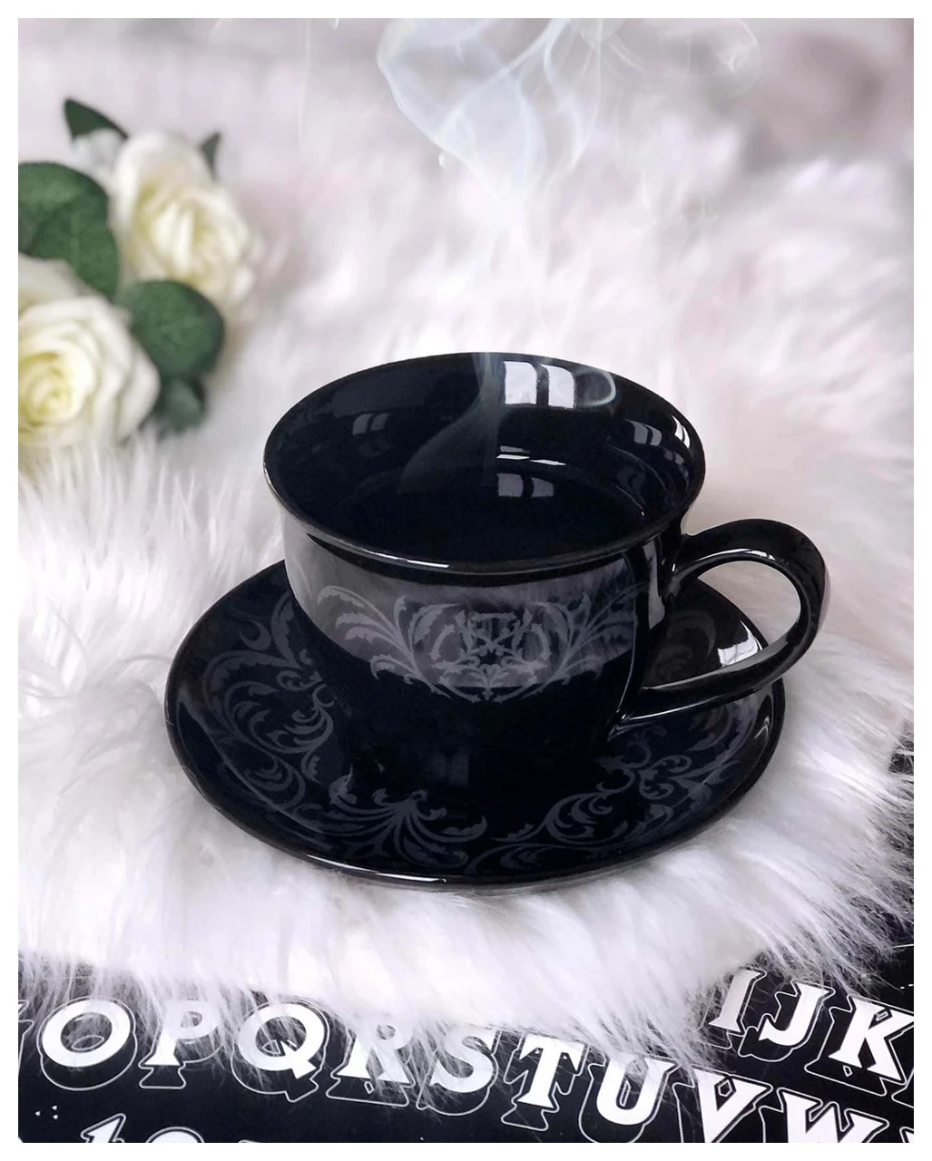 Morticia Tasse & Unterteller KILLSTAR 4 Morticia Tasse & Unterteller KILLSTAR – Bild 2