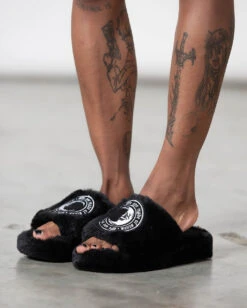 Starchild Plüsch Pantoffeln KILLSTAR 7 Starchild Plüsch Pantoffeln KILLSTAR -Halloween Kostüme Rabatte killstar starchild pluesch pantoffeln killstar hausschuhe gothic hausschuhe gothick pantoffeln gothic accessoires und geschenkartikel killstar starchild fur slippers 53517 1