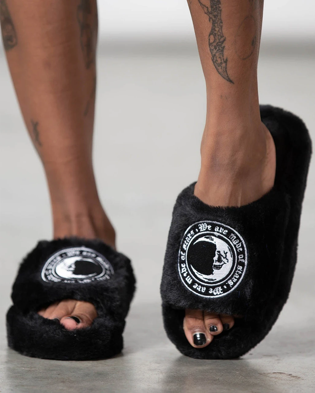 Starchild Plüsch Pantoffeln KILLSTAR 4 Starchild Plüsch Pantoffeln KILLSTAR – Bild 2
