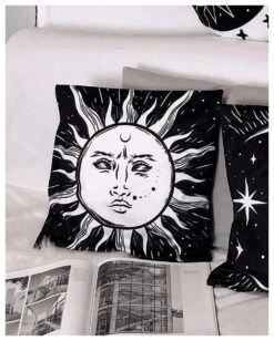 Vintage Sun Kissenbezug KILLSTAR -Halloween Kostüme Rabatte killstar vintage sun kissenbezug killstar vintage sun cushion cover gothic deko und wohnaccessoires 50780