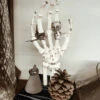 Skeletthand Schmuckständer -Halloween Kostüme Rabatte skeletthand schmuckhalter skeletthand schmuckstaender skeleton hand jewellery stand 53198 02