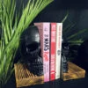 Totenkopf Buchstützen Mit Holzsockel 2 Totenkopf Buchstützen Mit Holzsockel -Halloween Kostüme Rabatte totenschaedel buchstuetzen totenkopf buchstuetzen skull bookends gothic wohnaccessoire 53201 01